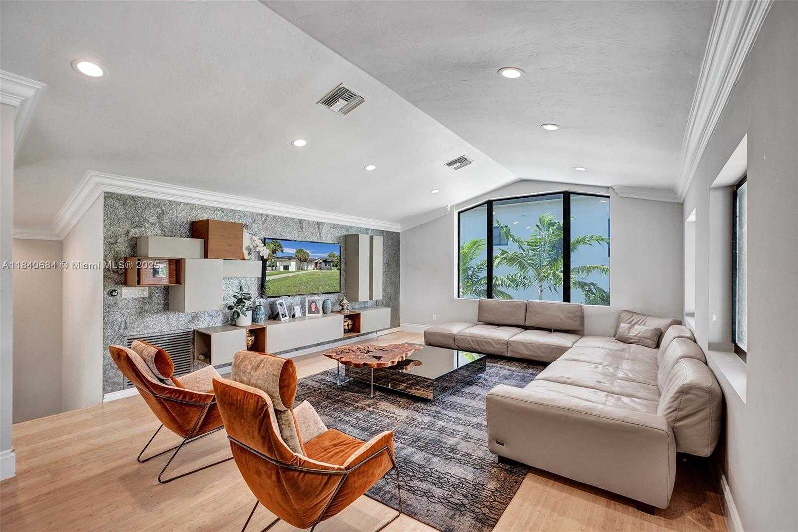 Small Image of 13724 SOUTH WEST 92ND CT, Miami Number 20