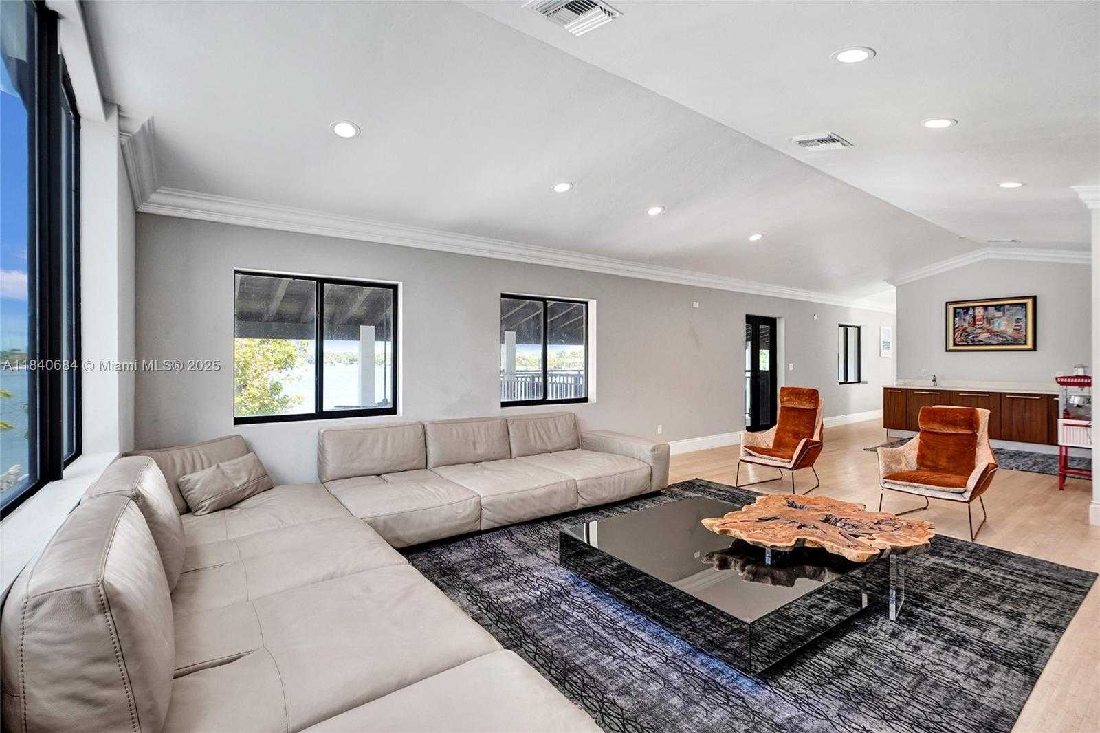 Small Image of 13724 SOUTH WEST 92ND CT, Miami Number 21