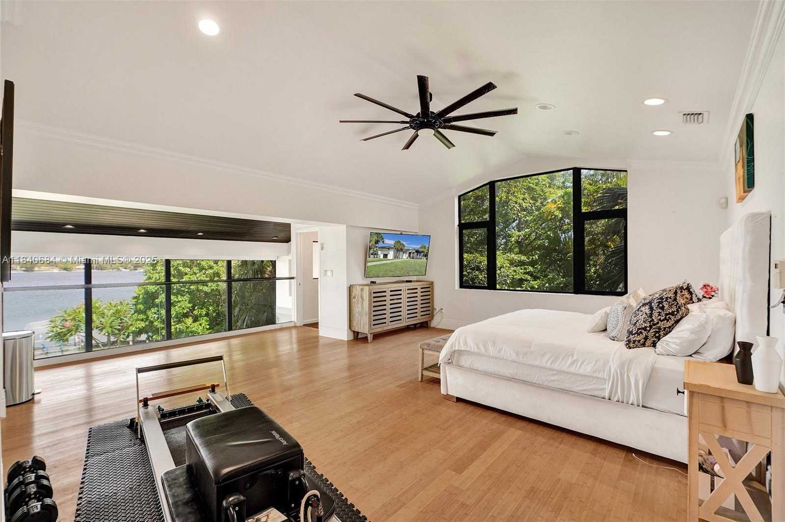 Small Image of 13724 SOUTH WEST 92ND CT, Miami Number 22