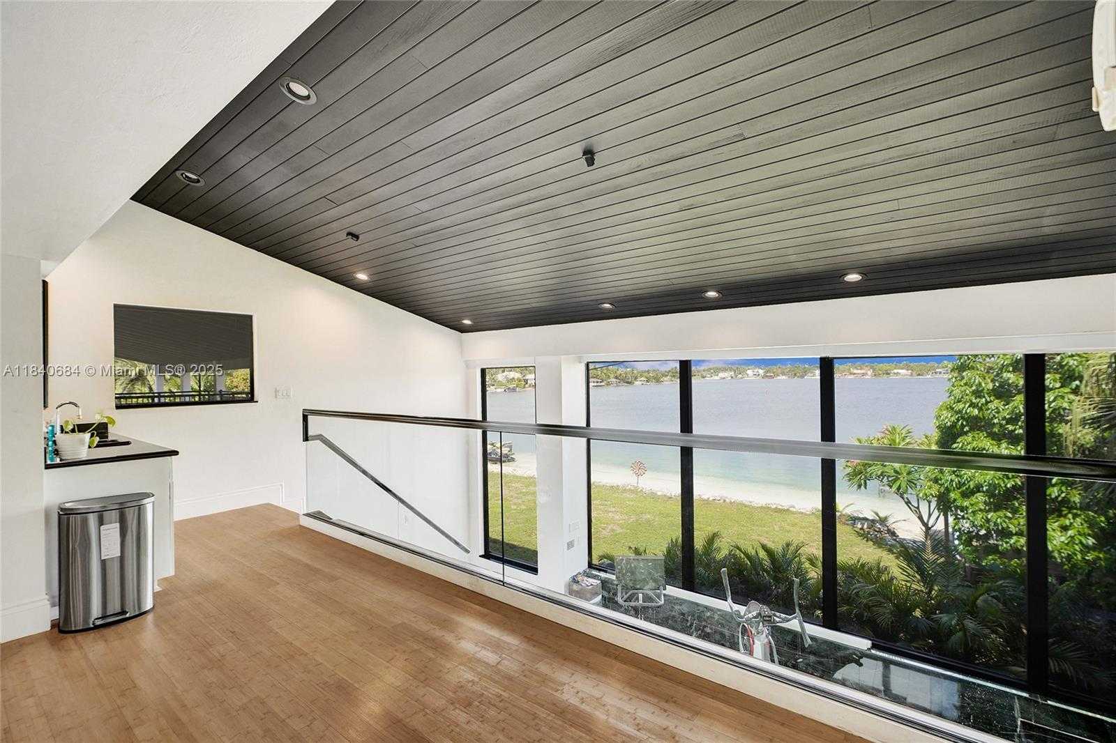 Small Image of 13724 SOUTH WEST 92ND CT, Miami Number 24