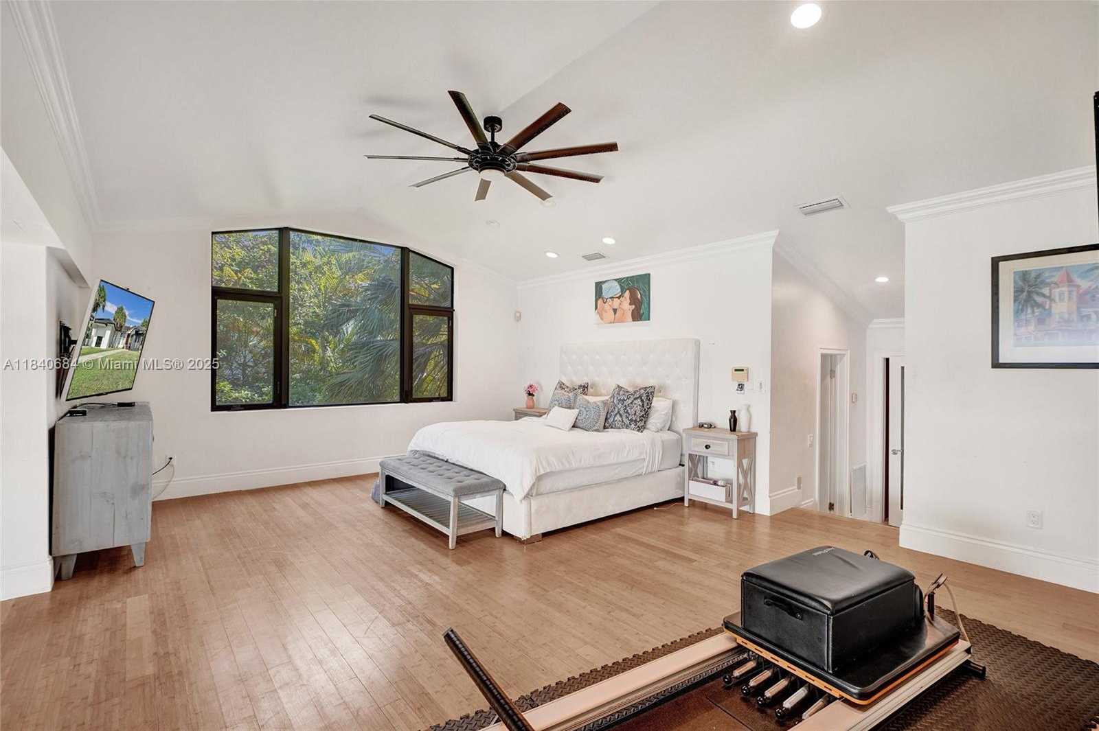 Small Image of 13724 SOUTH WEST 92ND CT, Miami Number 25