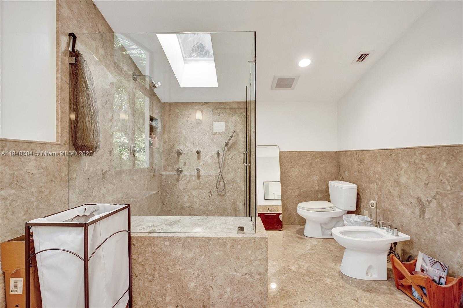 Small Image of 13724 SOUTH WEST 92ND CT, Miami Number 27