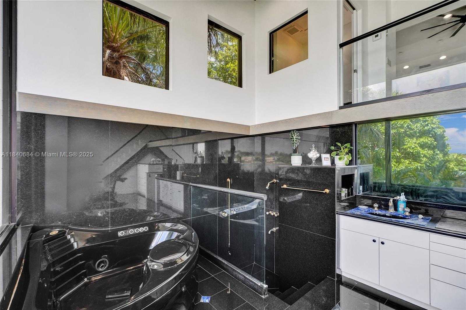 Small Image of 13724 SOUTH WEST 92ND CT, Miami Number 32