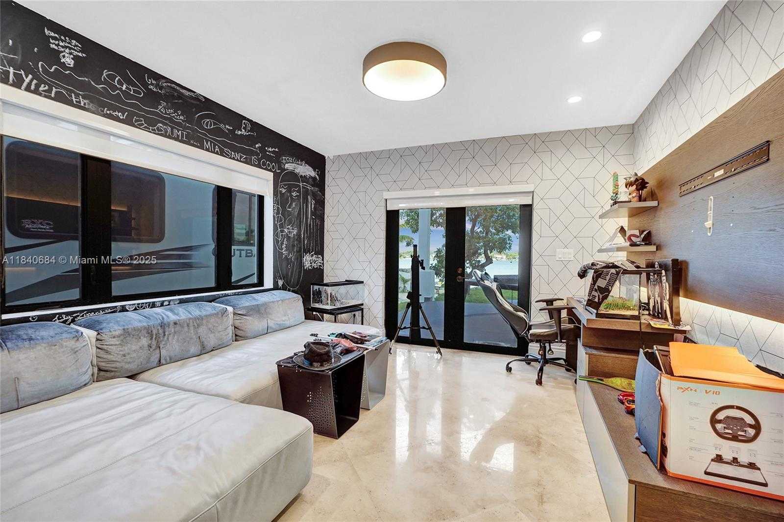 Small Image of 13724 SOUTH WEST 92ND CT, Miami Number 36