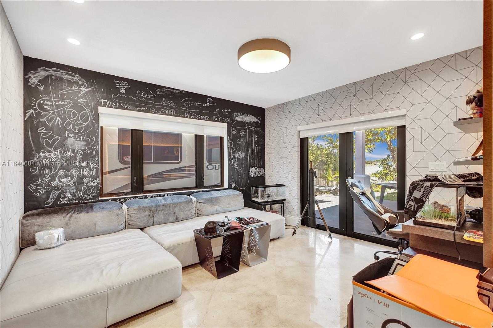 Small Image of 13724 SOUTH WEST 92ND CT, Miami Number 37