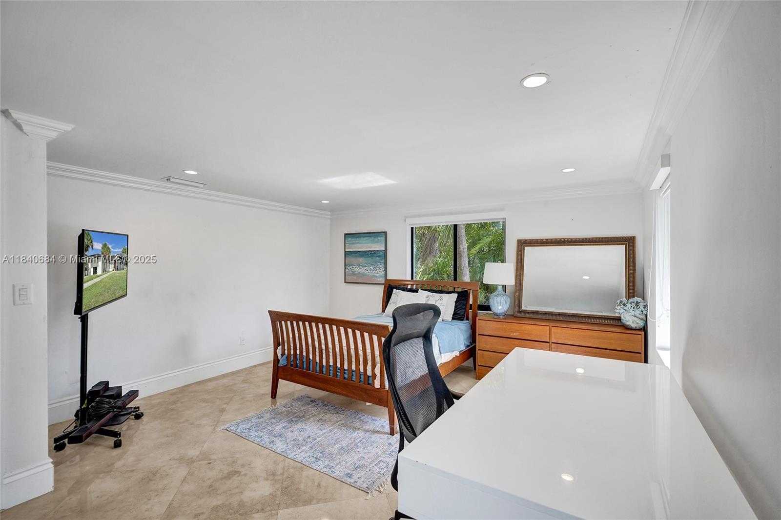 Small Image of 13724 SOUTH WEST 92ND CT, Miami Number 38