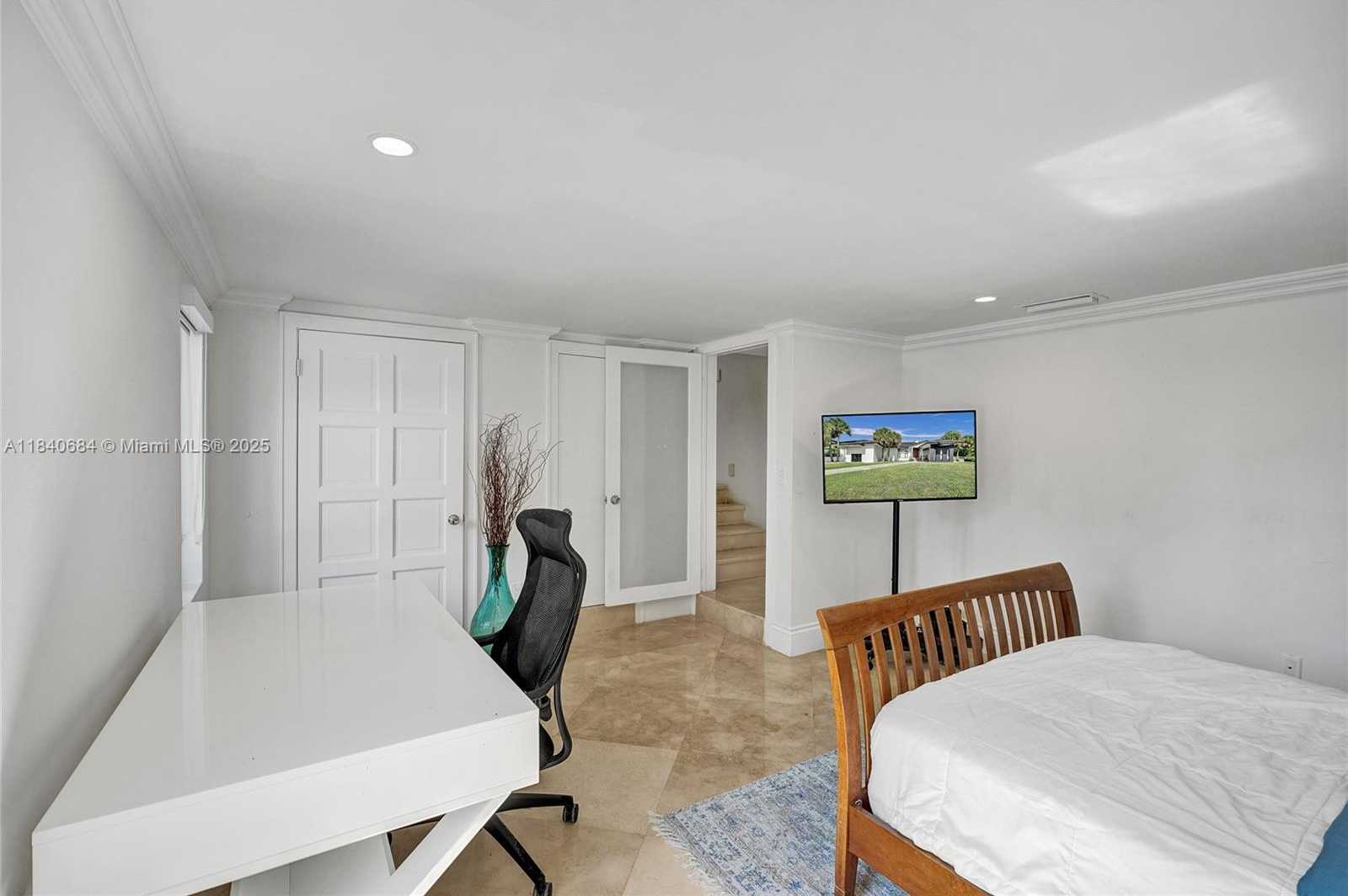 Small Image of 13724 SOUTH WEST 92ND CT, Miami Number 39