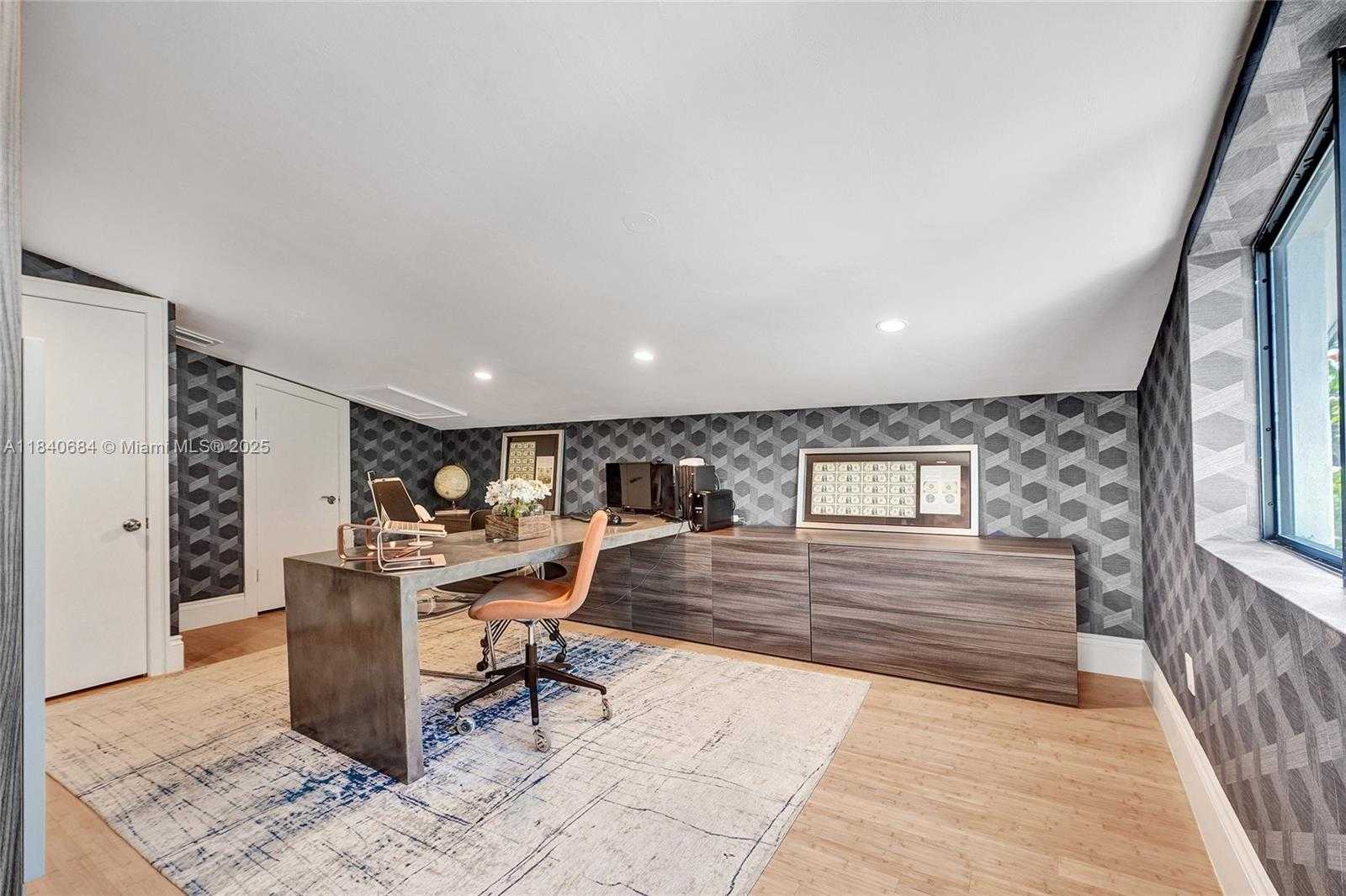Small Image of 13724 SOUTH WEST 92ND CT, Miami Number 43