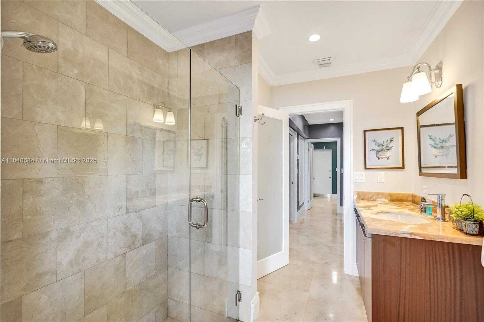 Small Image of 13724 SOUTH WEST 92ND CT, Miami Number 47