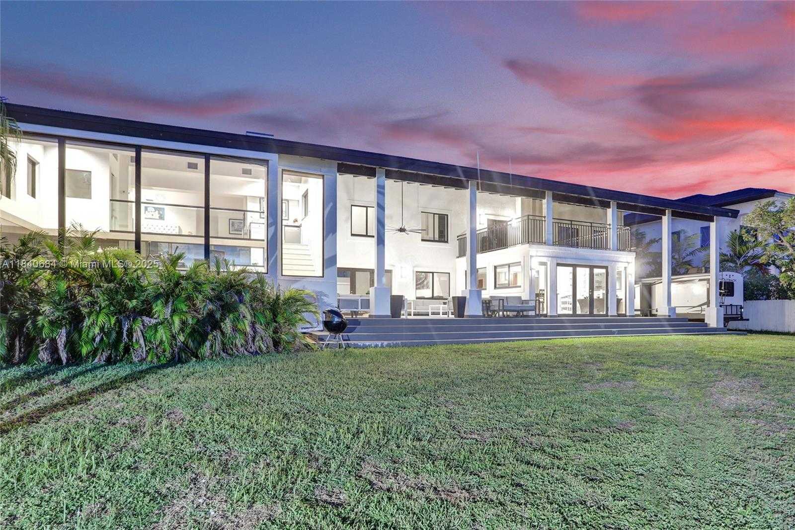 Small Image of 13724 SOUTH WEST 92ND CT, Miami Number 58