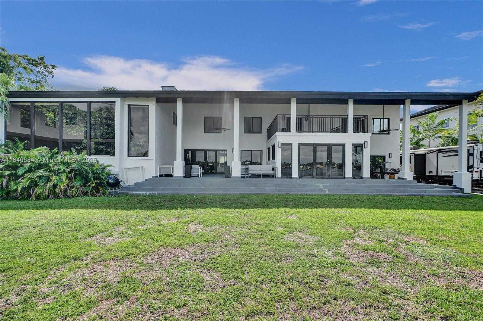 Small Image of 13724 SOUTH WEST 92ND CT, Miami Number 59