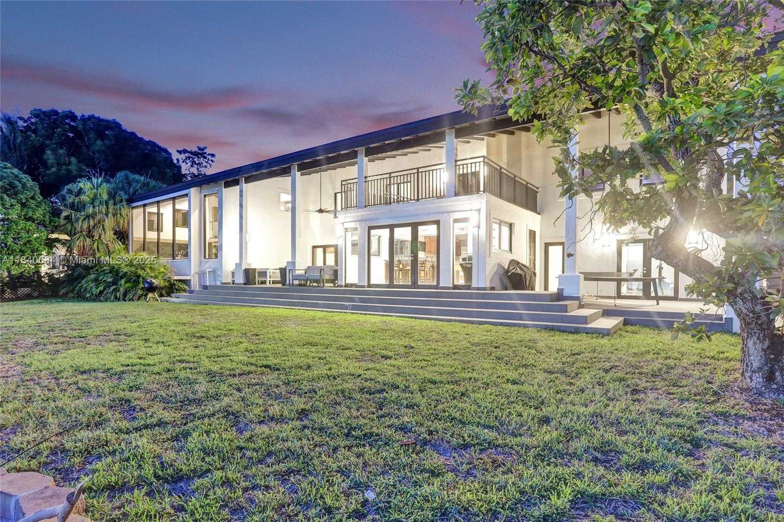 Small Image of 13724 SOUTH WEST 92ND CT, Miami Number 60