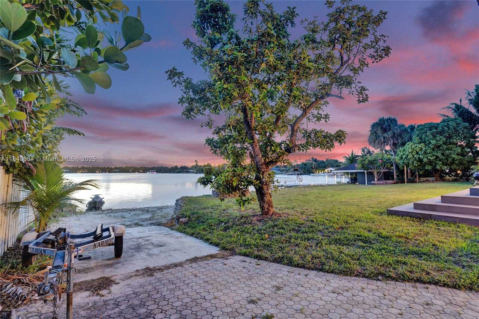 Small Image of 13724 SOUTH WEST 92ND CT, Miami Number 61