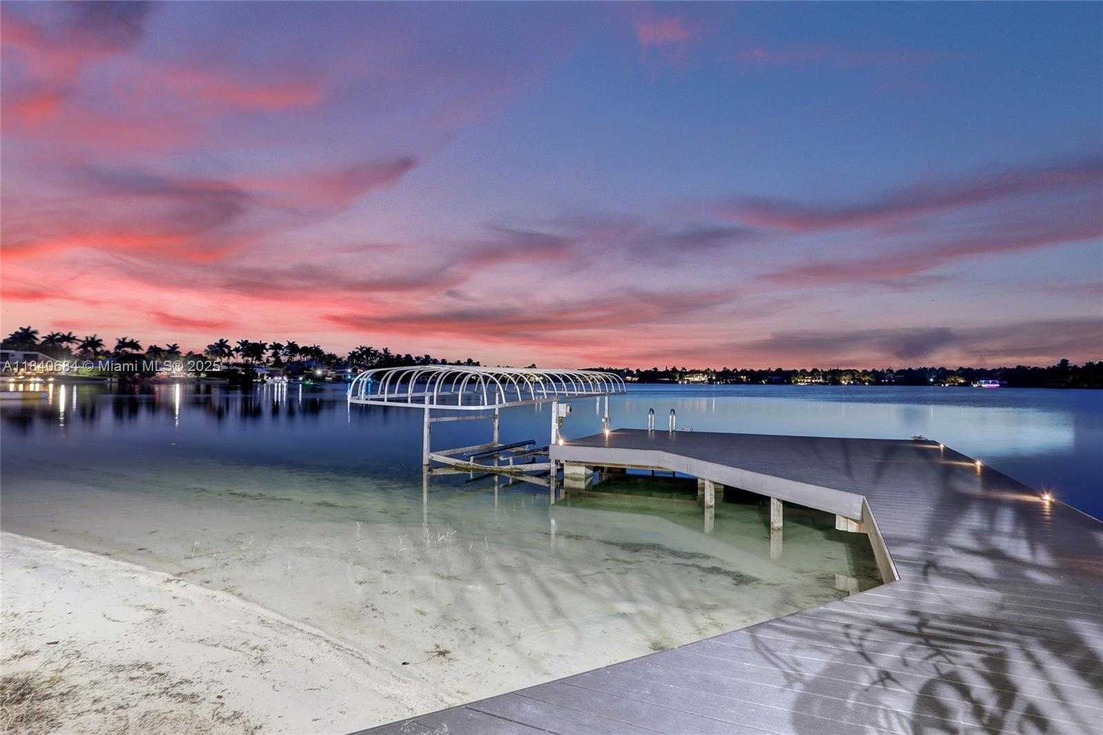 Small Image of 13724 SOUTH WEST 92ND CT, Miami Number 62