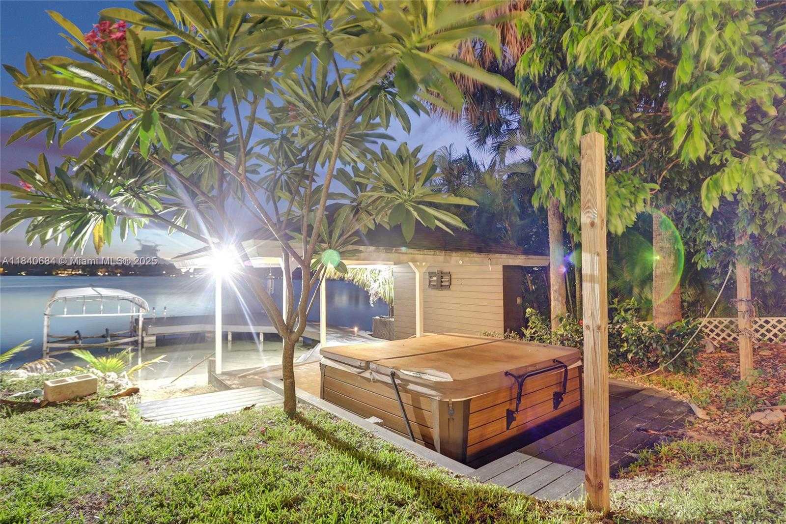 Small Image of 13724 SOUTH WEST 92ND CT, Miami Number 63
