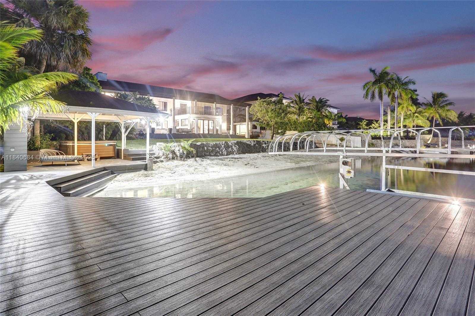 Small Image of 13724 SOUTH WEST 92ND CT, Miami Number 65