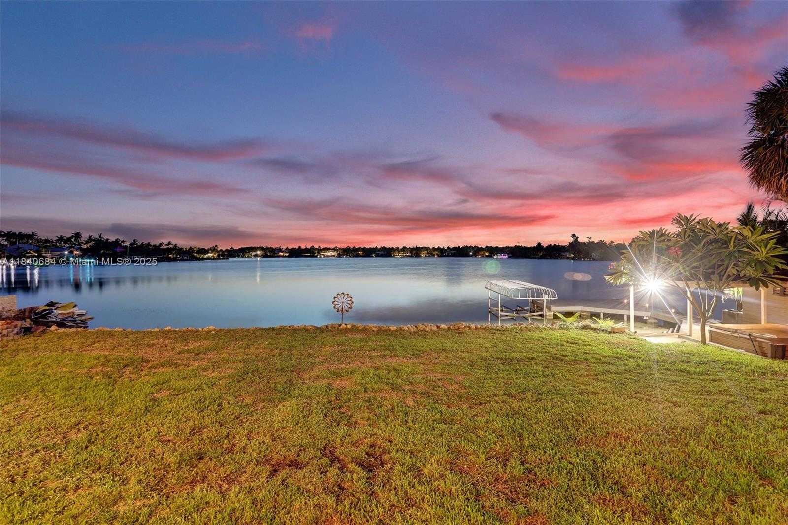 Small Image of 13724 SOUTH WEST 92ND CT, Miami Number 67