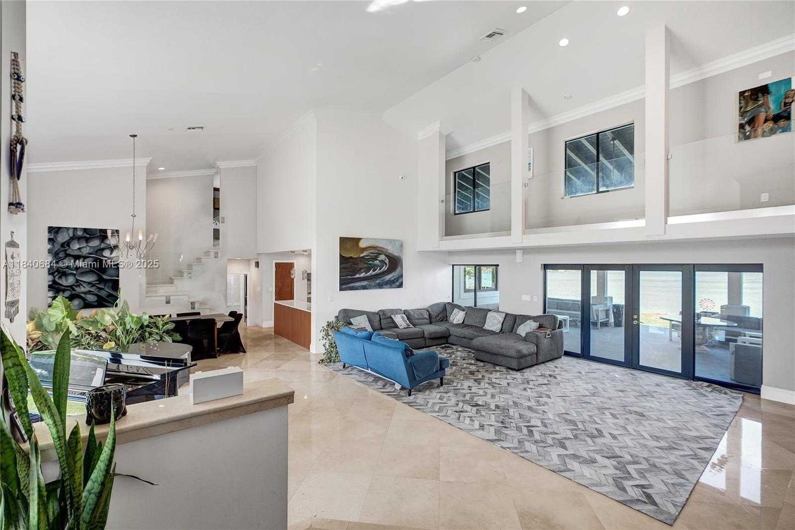 Small Image of 13724 SOUTH WEST 92ND CT, Miami Number 7