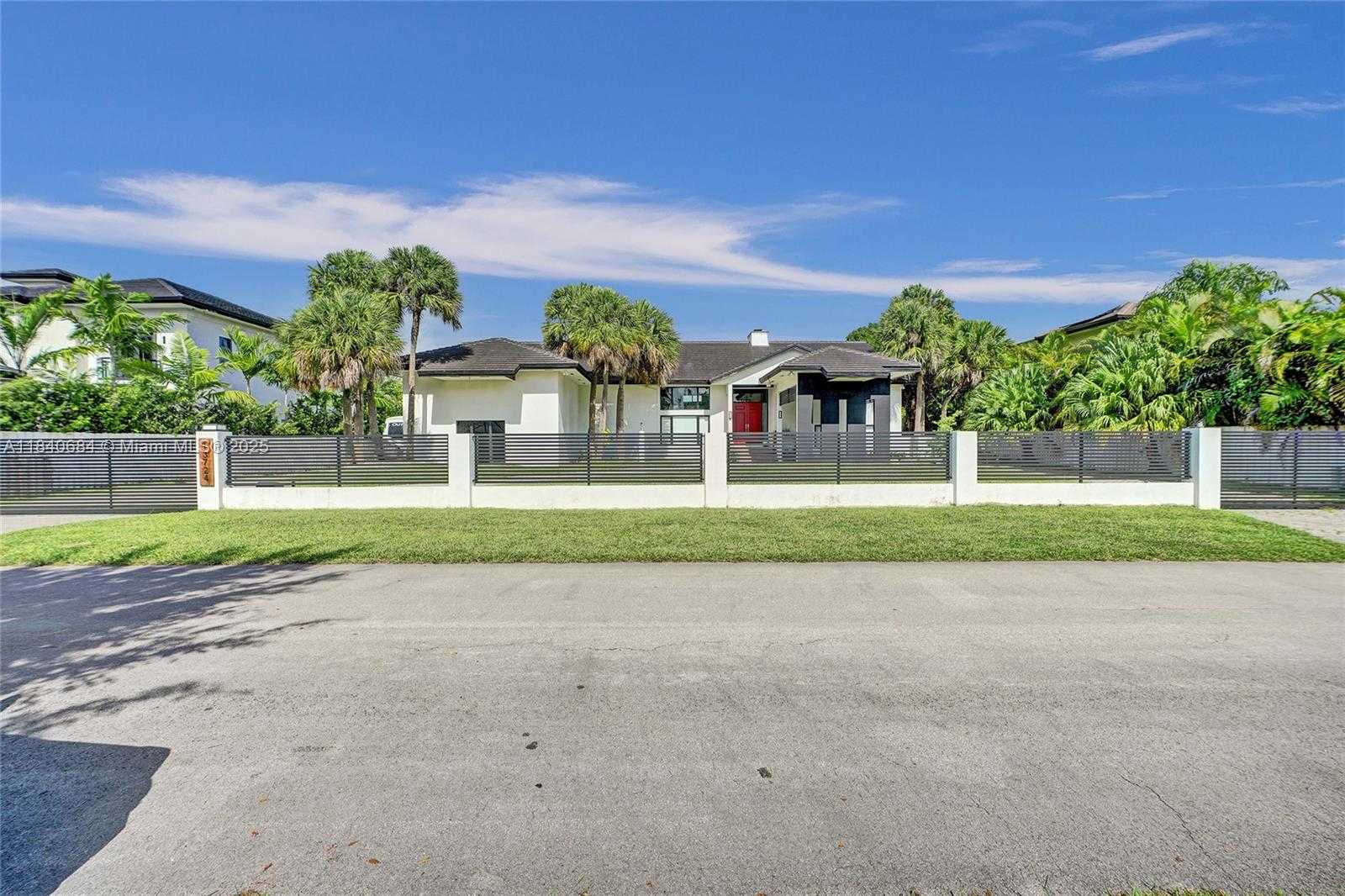 Small Image of 13724 SOUTH WEST 92ND CT, Miami Number 73