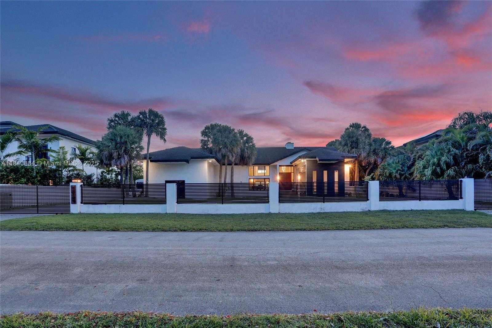 Small Image of 13724 SOUTH WEST 92ND CT, Miami Number 76