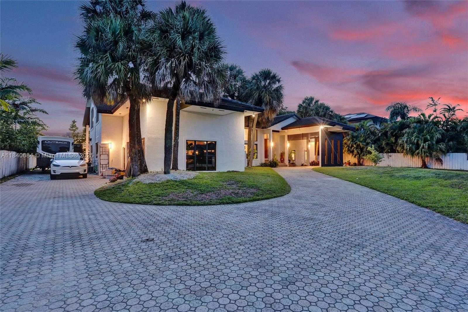 Small Image of 13724 SOUTH WEST 92ND CT, Miami Number 79