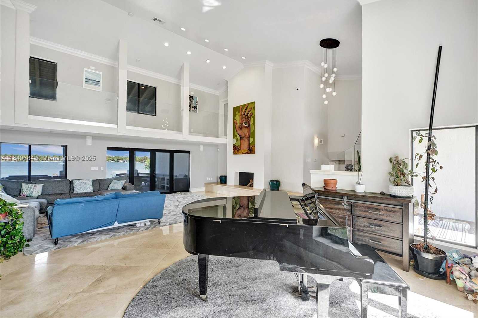 Small Image of 13724 SOUTH WEST 92ND CT, Miami Number 9