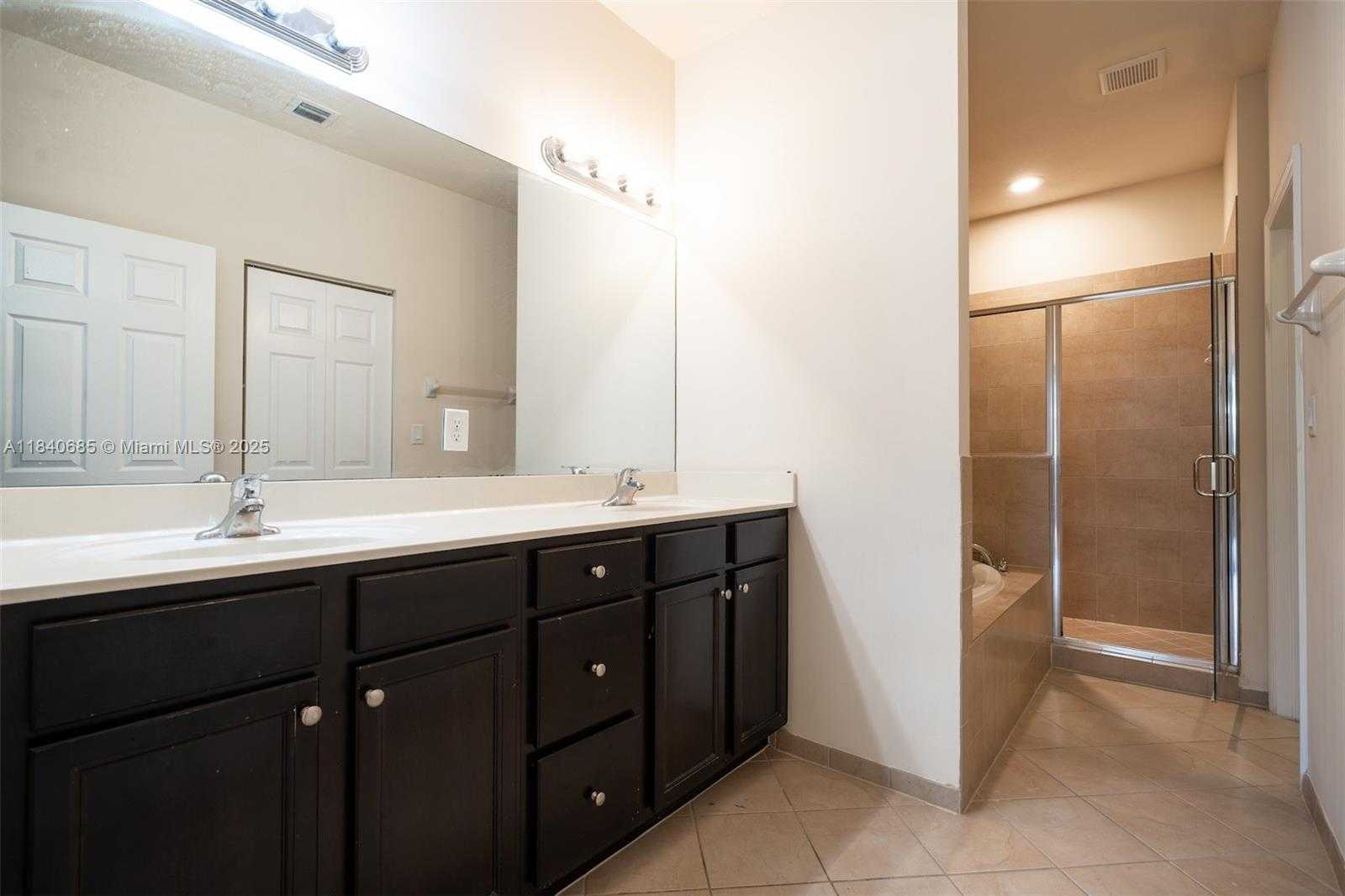 Small Image of 423 SOUTH EAST 33RD TER, Homestead Number 17