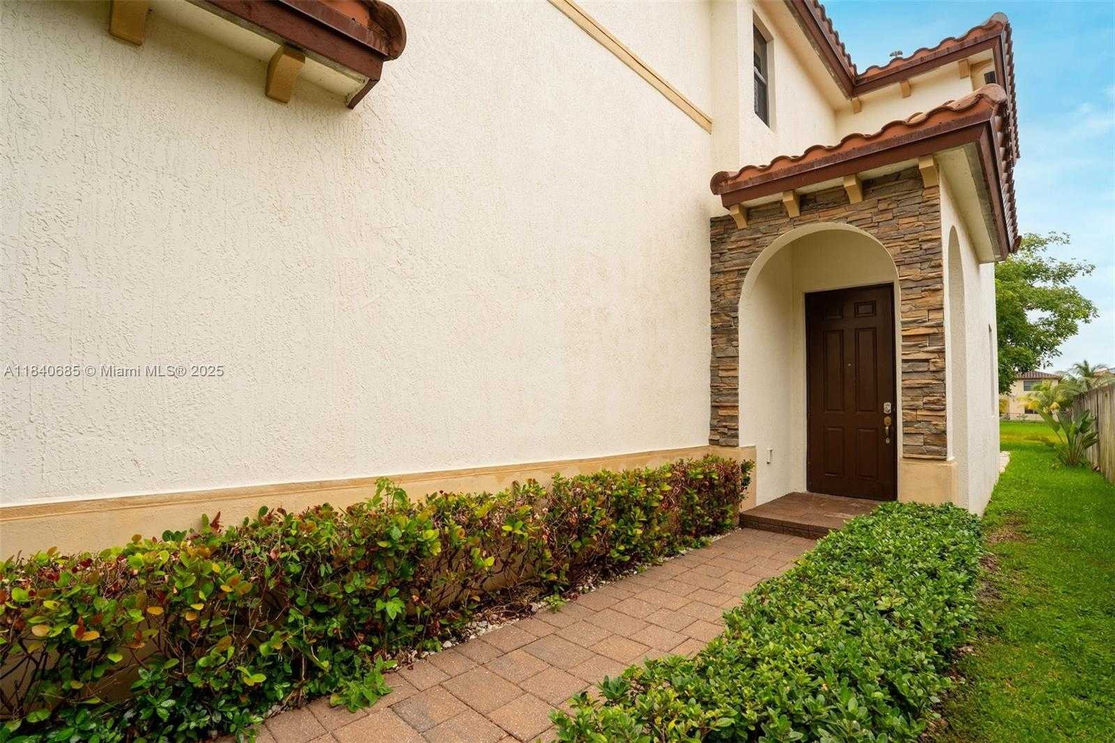 Small Image of 423 SOUTH EAST 33RD TER, Homestead Number 2