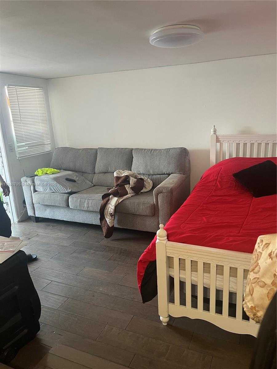 Small Image of 3520 NORTH WEST 79TH ST, Miami Number 2