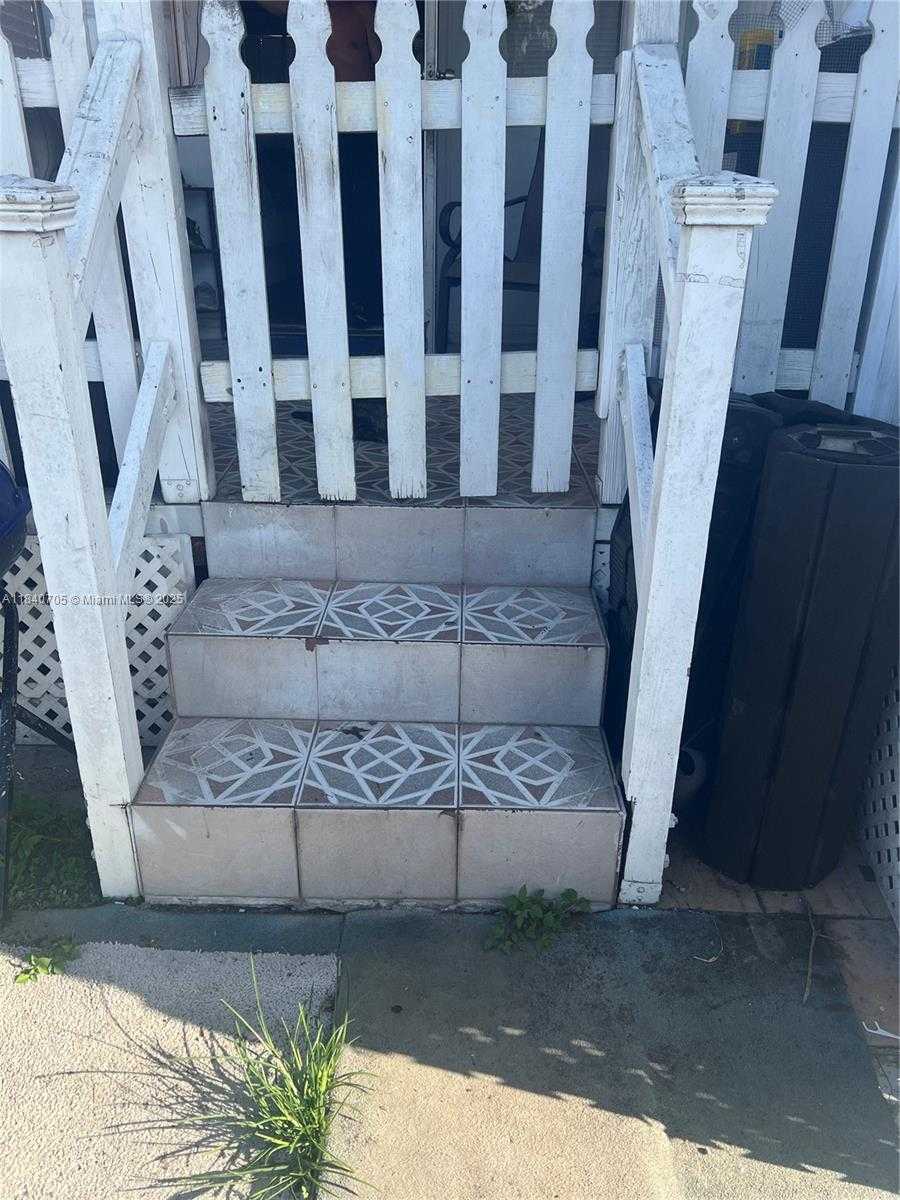 Small Image of 3520 NORTH WEST 79TH ST, Miami Number 4