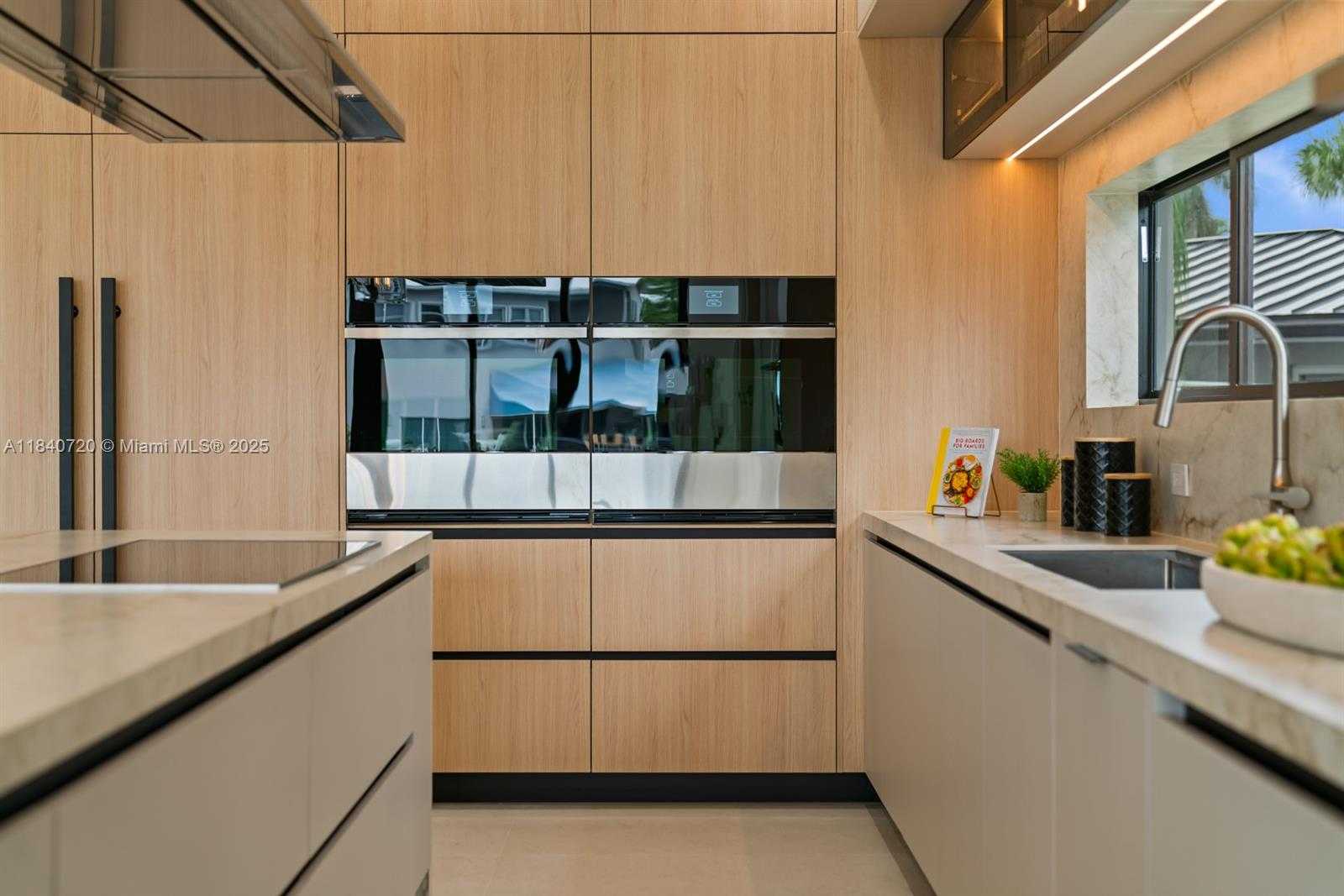Small Image of 2033 NORTH EAST 22ND ST, Wilton Manors Number 15