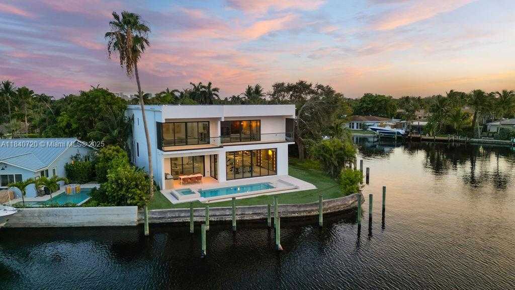 Small Image of 2033 NORTH EAST 22ND ST, Wilton Manors Number 2