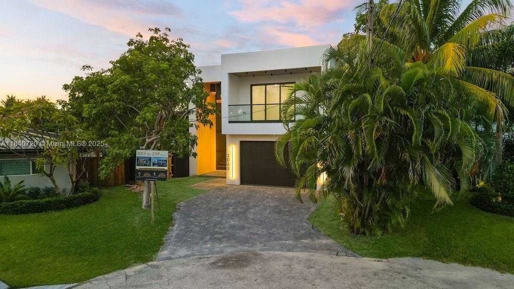 Small Image of 2033 NORTH EAST 22ND ST, Wilton Manors Number 3