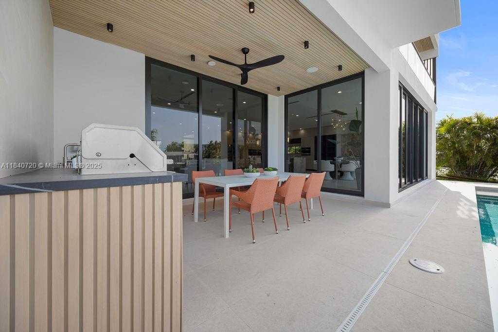 Small Image of 2033 NORTH EAST 22ND ST, Wilton Manors Number 36