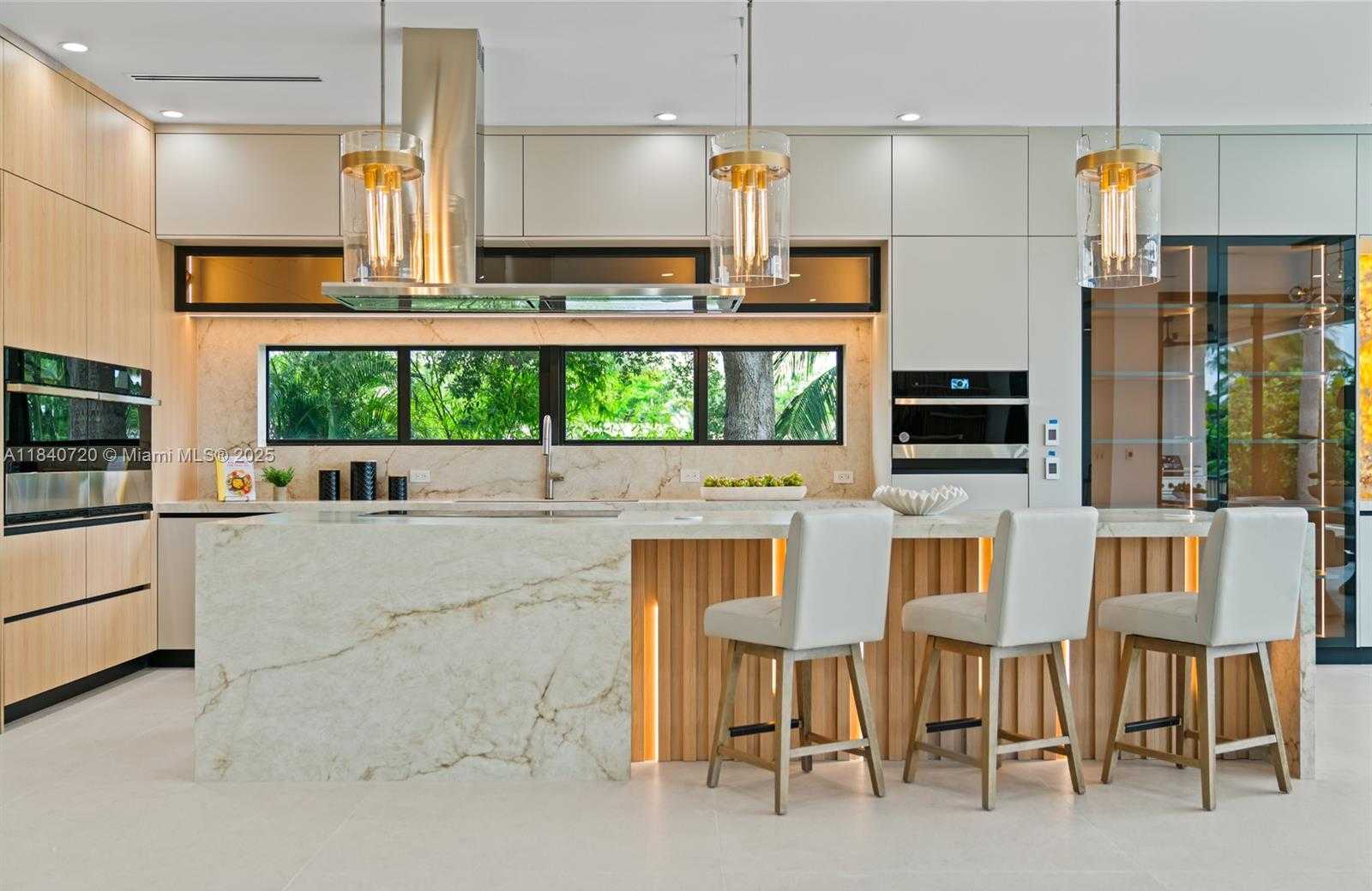 Small Image of 2033 NORTH EAST 22ND ST, Wilton Manors Number 4