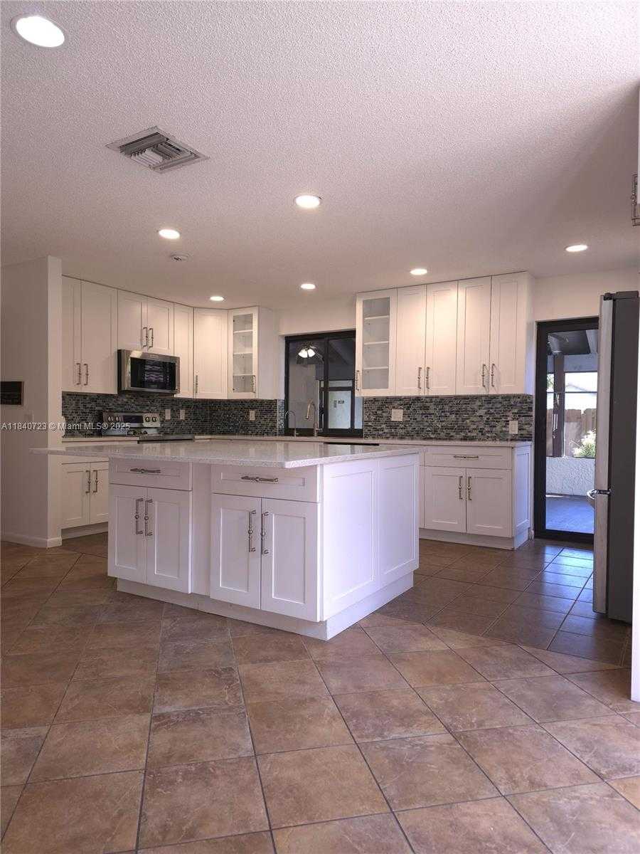 Small Image of 2159 BATON ROUGE, Weston Number 2
