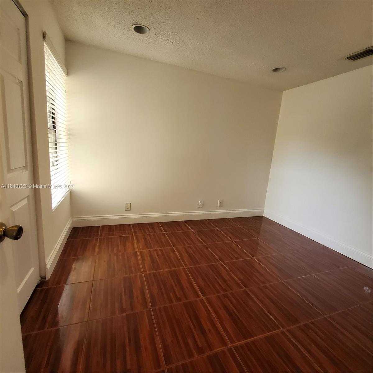 Small Image of 2159 BATON ROUGE, Weston Number 24