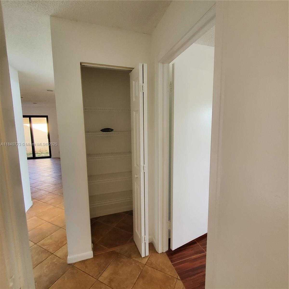 Small Image of 2159 BATON ROUGE, Weston Number 28