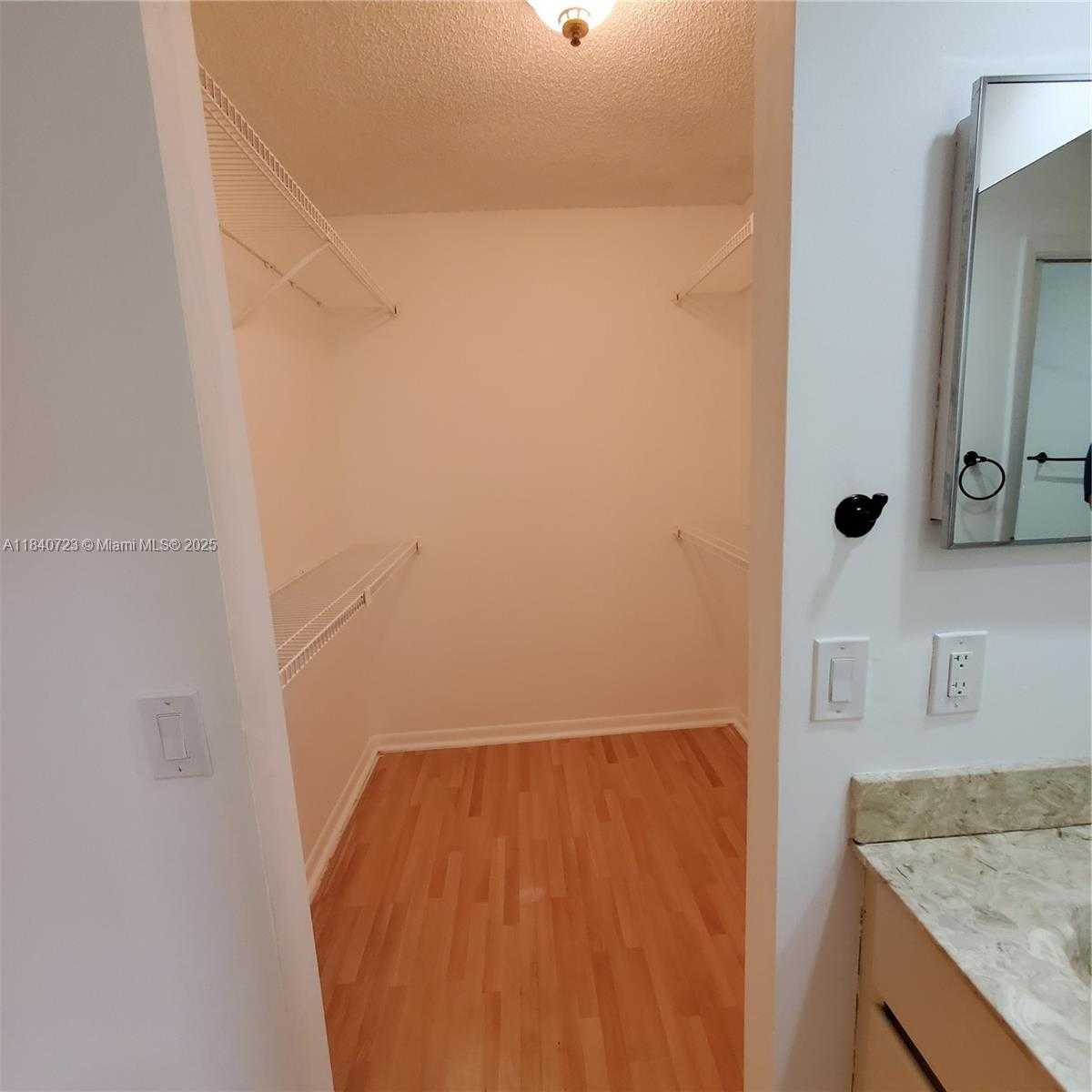 Small Image of 2159 BATON ROUGE, Weston Number 36