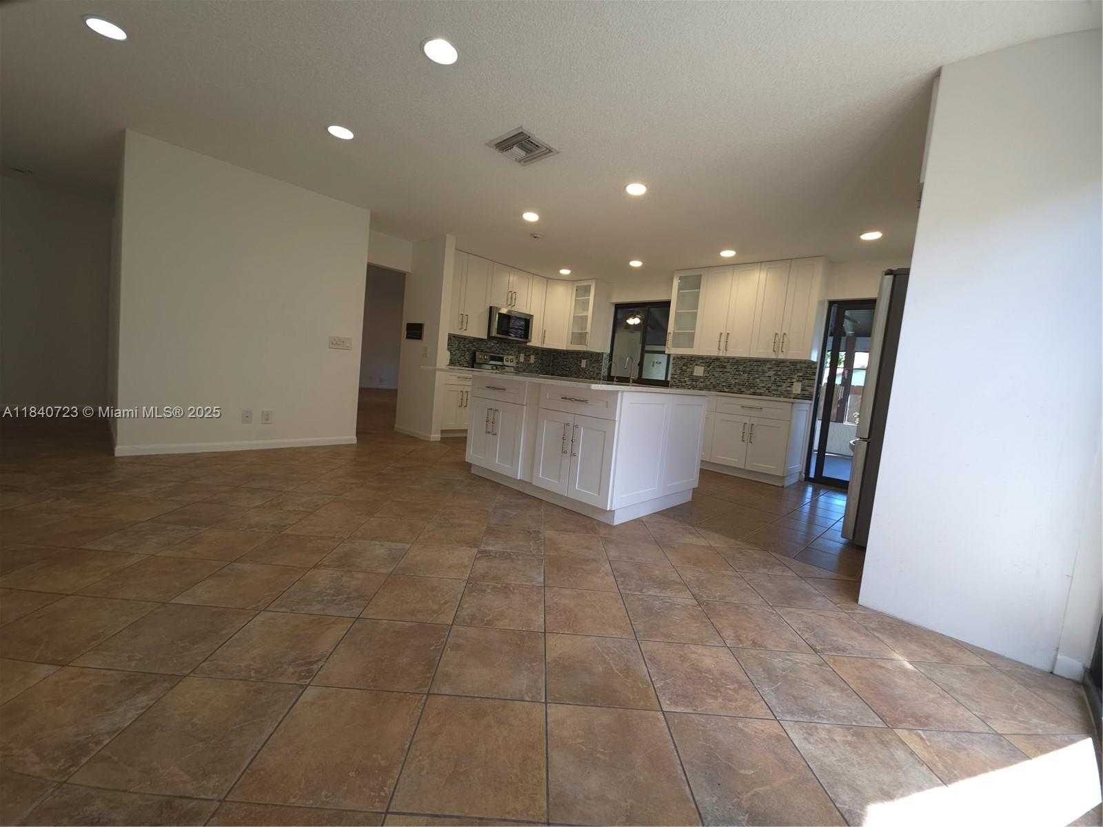 Small Image of 2159 BATON ROUGE, Weston Number 5