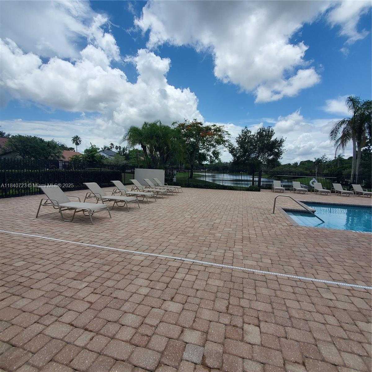 Small Image of 2159 BATON ROUGE, Weston Number 65