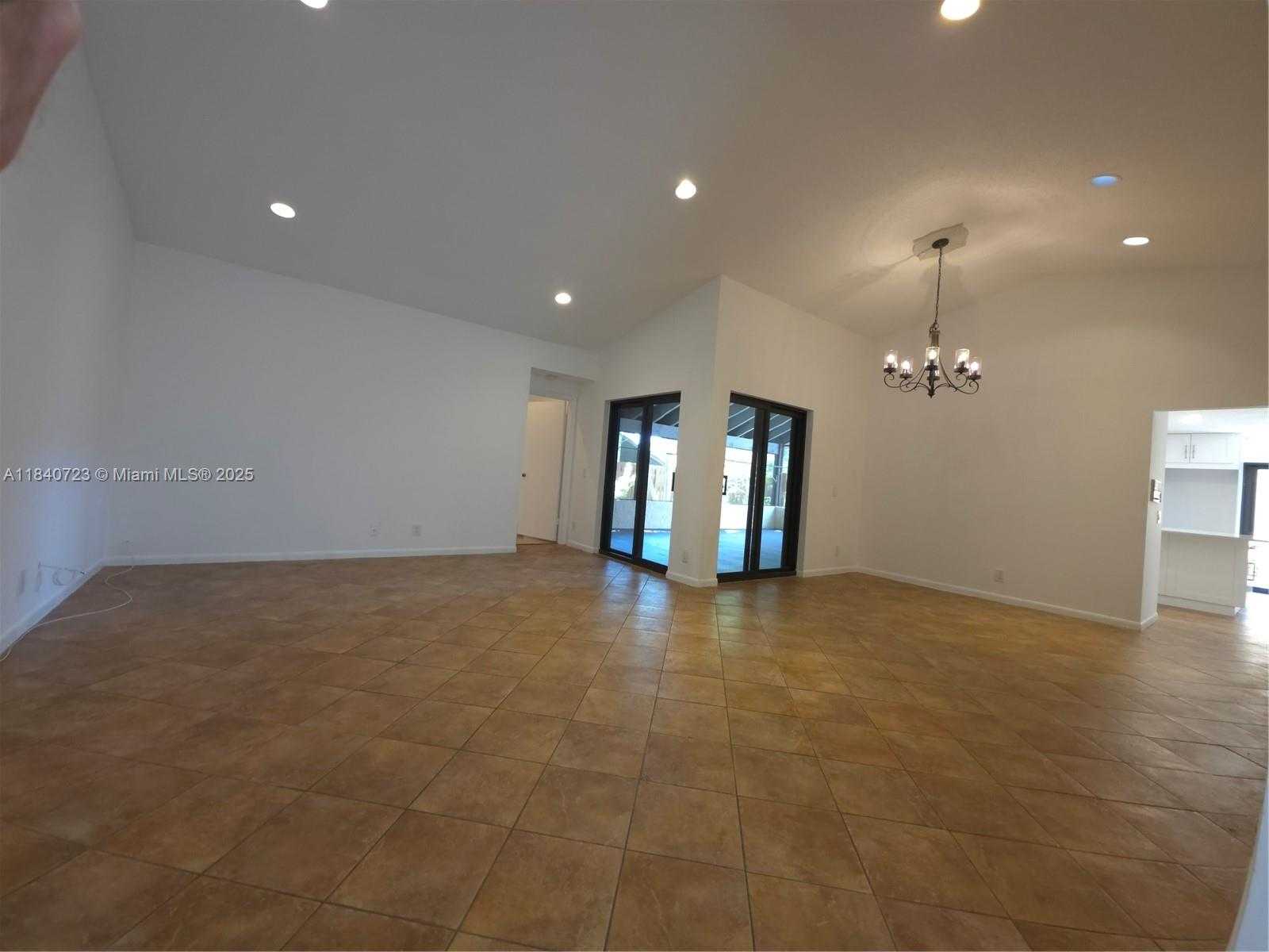 Small Image of 2159 BATON ROUGE, Weston Number 7