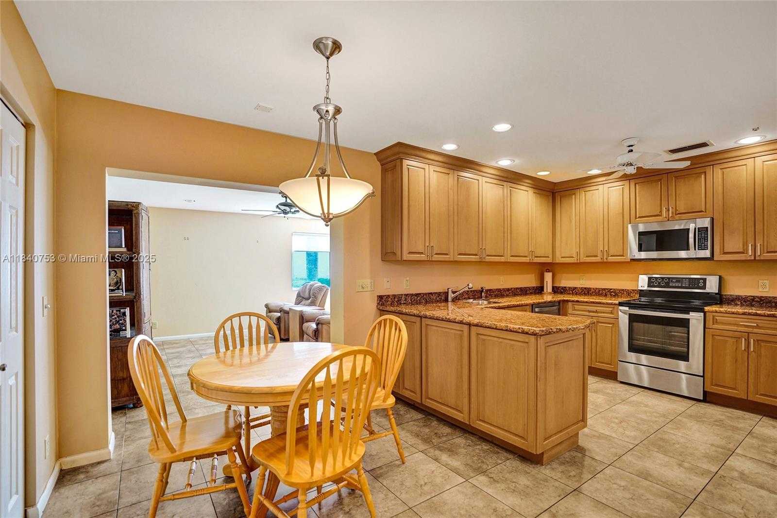 Small Image of 53 NORTHWOODS LN, Boynton Beach Number 23