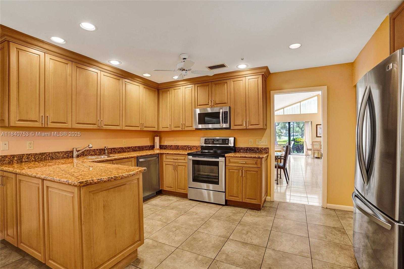 Small Image of 53 NORTHWOODS LN, Boynton Beach Number 25