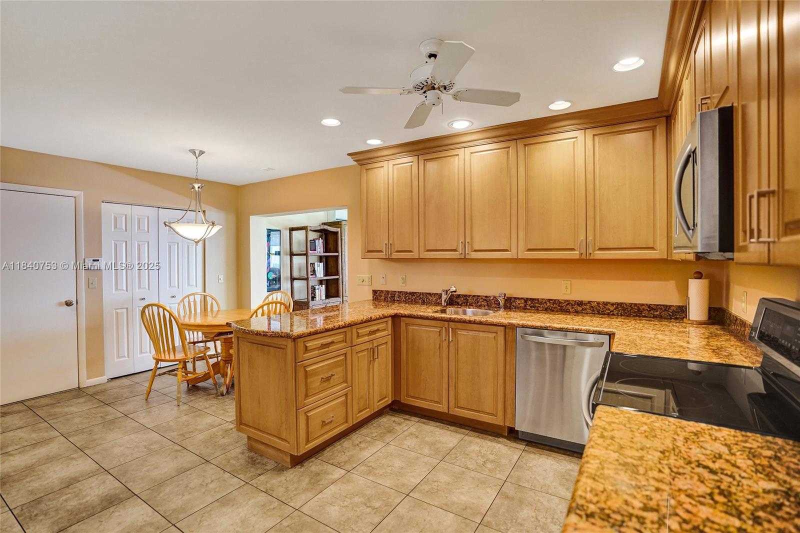 Small Image of 53 NORTHWOODS LN, Boynton Beach Number 29