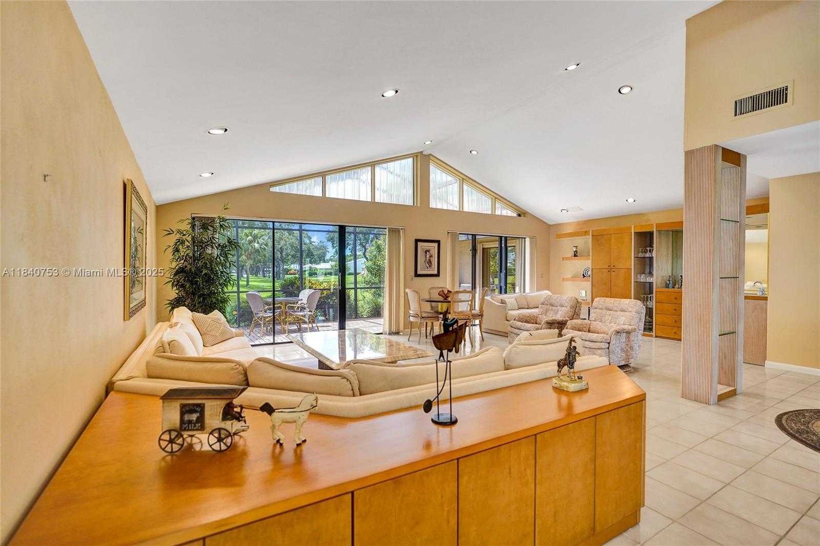 Small Image of 53 NORTHWOODS LN, Boynton Beach Number 31