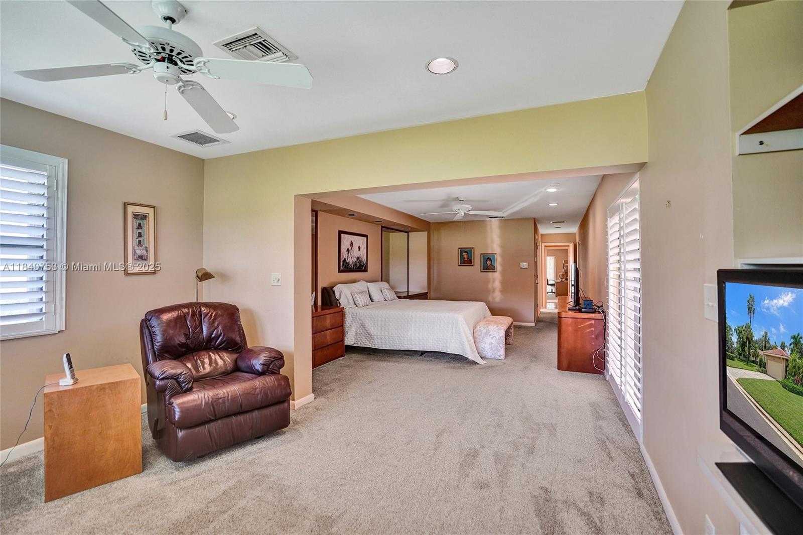 Small Image of 53 NORTHWOODS LN, Boynton Beach Number 47