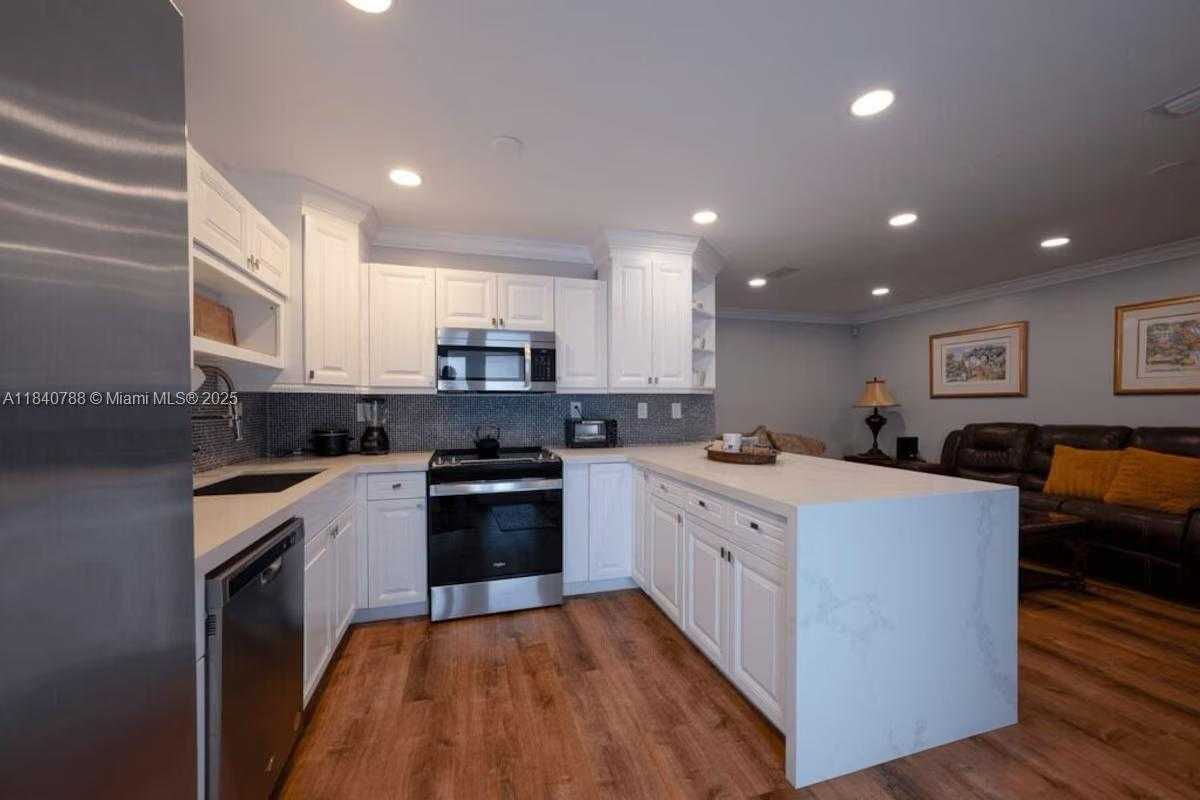 Small Image of 13242 SOUTH WEST 266TH TER, Homestead Number 3