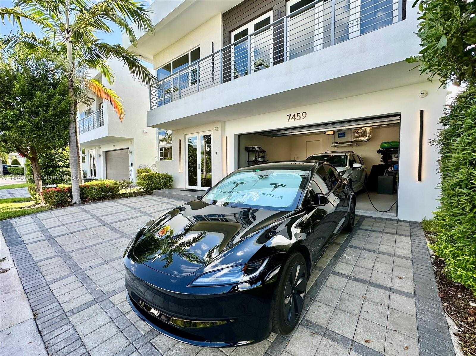 Small Image of 7459 NORTH WEST 97TH CT, Doral Number 14