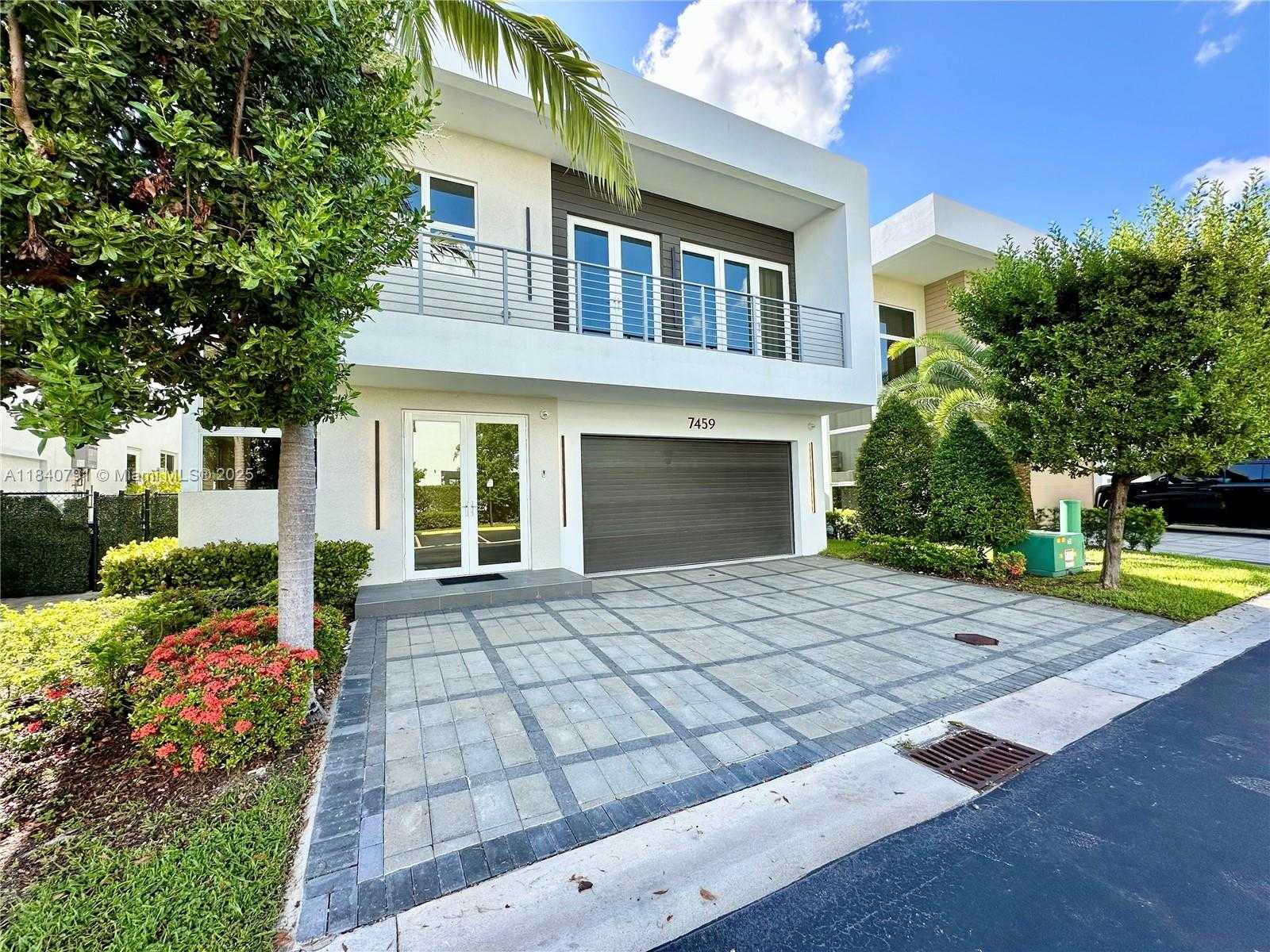 Small Image of 7459 NORTH WEST 97TH CT, Doral Number 2